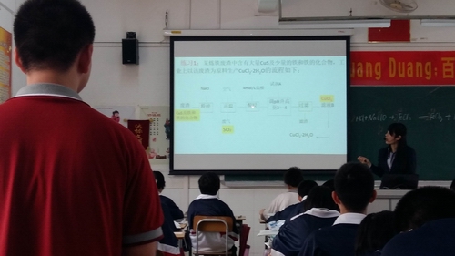 智慧冯玲九老师和蔼可亲地教导学生戴鑫贻老师的物理课妙趣横生戴鑫贻